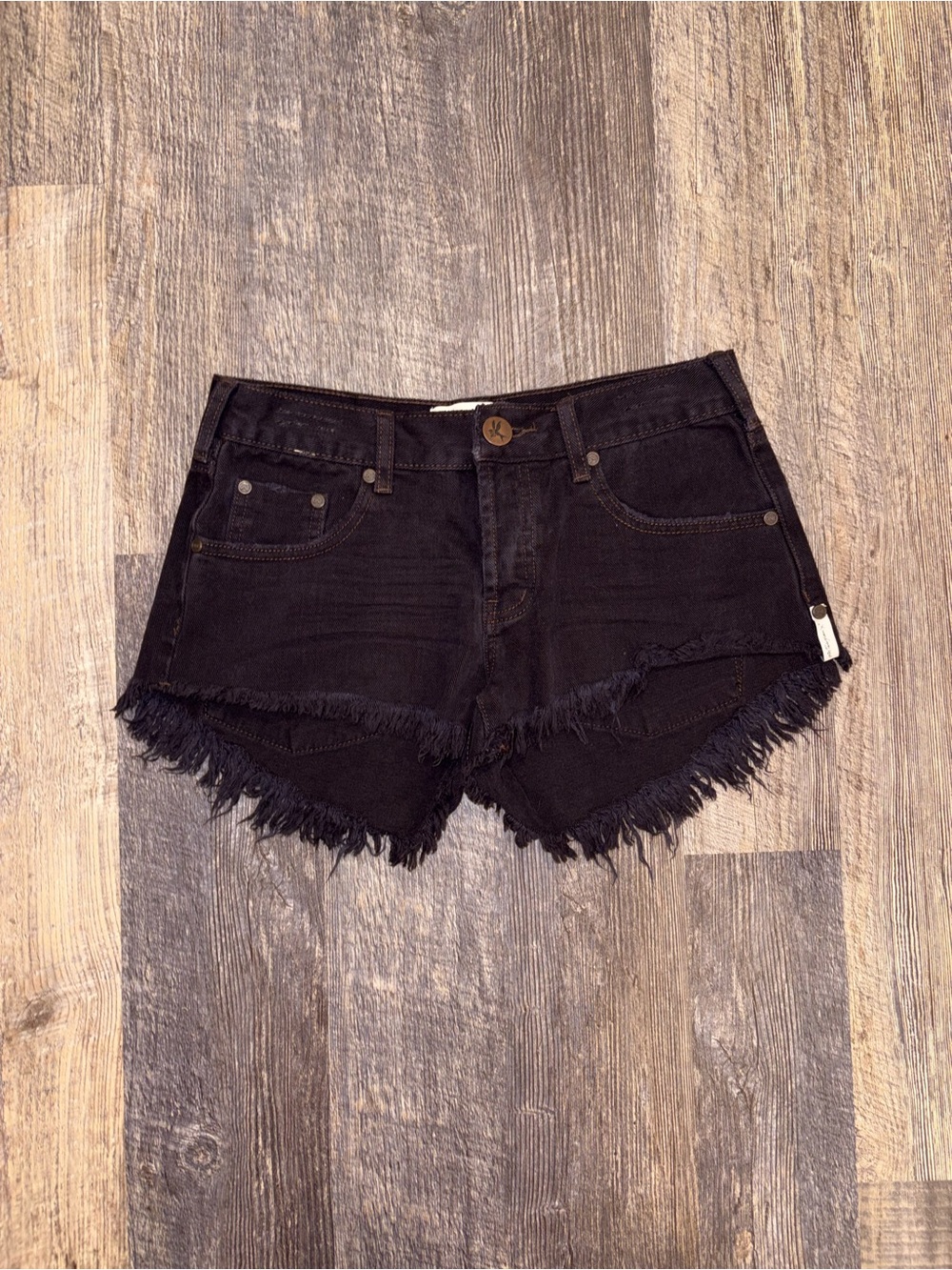 OneTeaspoon Low Waist Bonita Black Distressed Frayed Denim Shorts Size - Picture 2 of 7